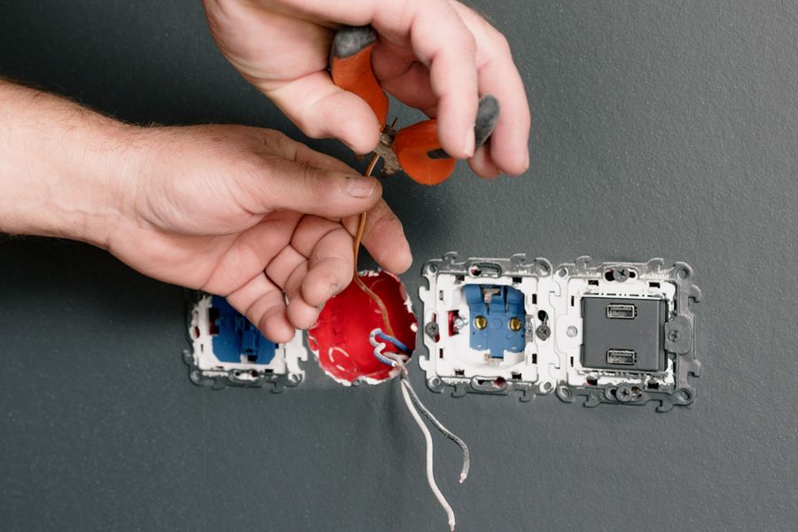 Instalación de tomas e interruptores